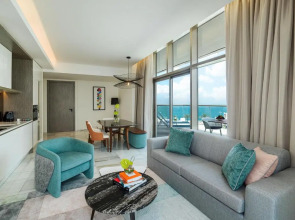 Th8 Palm Dubai Beach Resort, Vignette Collection, by IHG