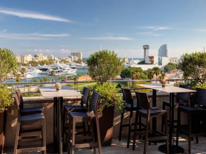 Duquesa Suites Landmark Hotel by Duquessa Hotel Collection