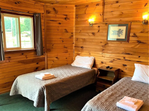 Pine Crest Motel And Cabins