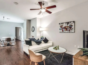 Stunning 2BR 2BA w/SKY POOL lounge CozySuites