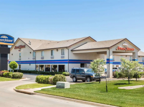 Howard Johnson by Wyndham Wichita Airport