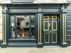 Cornerstones, 16th Century Luxury Self Catering House overlooking the River Dee