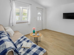 Beautiful Home in Banjole With Wifi, 2 Bedrooms and Outdoor Swimming Pool