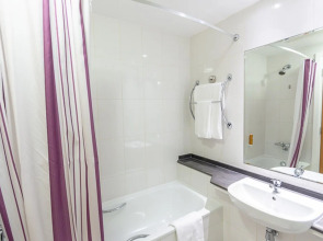 Premier Inn Abu Dhabi Airport (Business Park)