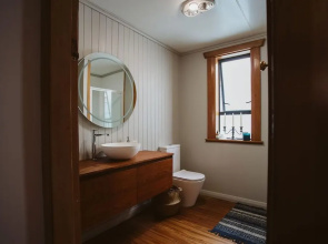 WOW On Weymouth - Prime Inner City Location