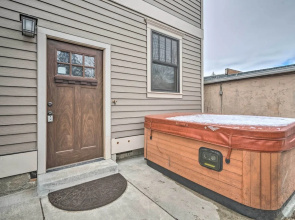 Updated Townhome w/ Hot Tub - Walk to Downtown!