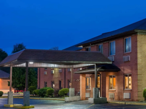 Super 8 Fairmont