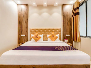 SPOT ON 69549 Hotel Shri Ram Kashi