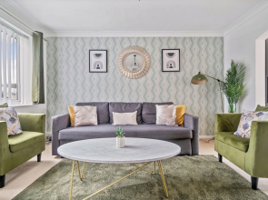 The Olive Nest Lush House in Ashford With Drive