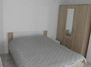 Peaceful apartment near airport