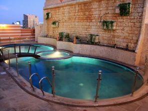 Trianon Royal Hotel