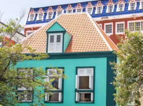Sunshine - Magnificently Bright 2Br Top City Centre Townhouse