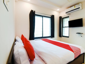 OYO Flagship 47606 White House Regency