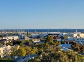 Sky High on Arundel - central Fremantle apartment