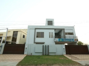 Cuzzy Inn Hotel Lahore