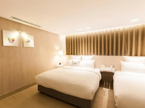Six Star Motel - Taoyuan