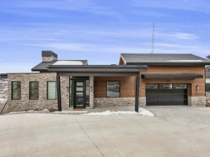Easy East Village Ski Access Hot Tub 5br 5 Bedroom Home