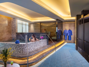 DoubleTree by Hilton Guangzhou Science City-Free Shuttle Bus Service During Canton Fair Period