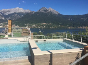 Bellagio Village- 4 Apartments by the lake - Seasonal Warm Pool and Sauna