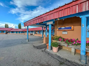 Chama Trails Inn
