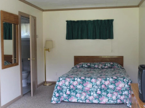 Twin Lakes Lodge