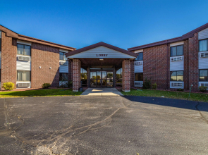 Motel 6 Saukville, WI