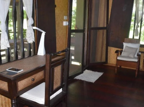 Baan Tung Boon Lom