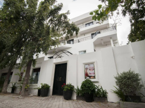 La Rose Suites