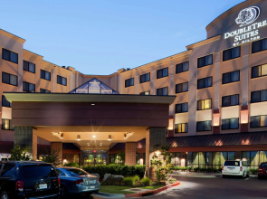 DoubleTree Suites by Hilton Bentonville