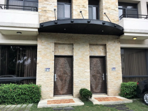 11 Cafe & Lodging