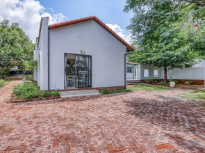 Modern Spanish House-3br-pool-solar-samrand