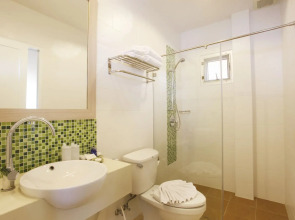 Отель Palmyra Patong Resort