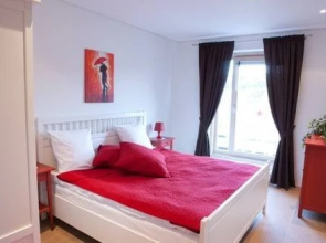 Sunny Center Apt, Covered Parking, Balcony & Self Check-In
