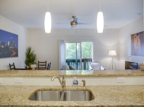 Plaza Midwood 1 and 2 BR Apts with Parking by Frontdesk