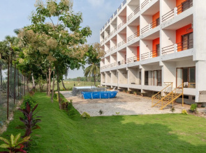 Purple Lake View by OYO Rooms