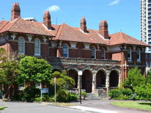 Carnarvon Lodge
