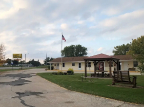 Hawkeye Motel