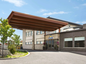 Days Inn by Wyndham Montreal East