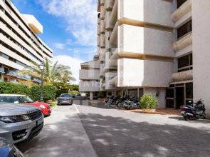 751, Renovated 1 Bedroom Apartment, Second Line Of The Beach, Wifi, Parking