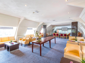 Modern chalet with spa and sauna, in a holiday park, 8 km. from Hoorn