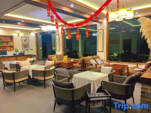 Emeishan Yuezhuang Qingyin Hot Spring Homestay