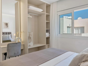 Phaedrus Living: Seaview Luxury Flat Limnaria 150