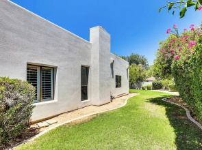 Dog Friendly! Modernist Oasis in North Scottsdale