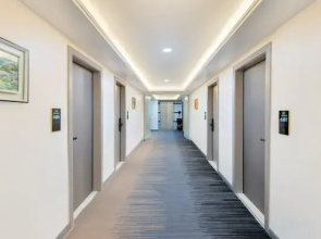 Wenchang New Year Hotel (Wenchang Middle School)