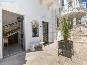 2446 Palazzo Montagna - Mono by Barbarhouse