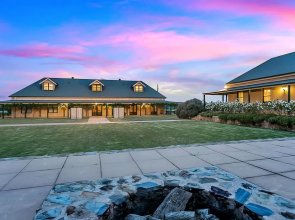 Abbotsford Country House