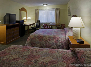 Super 8 by Wyndham Oceanside Marty's Valley Inn