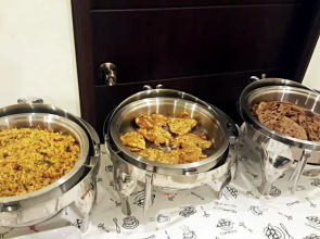 Royal Q&D Suites Hotel