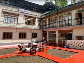 Cheerful Villa