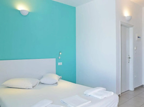 Hillside Studios & Apartments